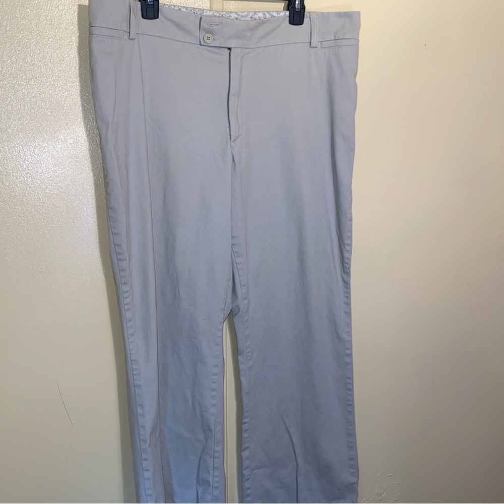 Lee Women’s Straight Leg Pants 18M Beige Just Below Waist Casual Work Chinos